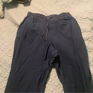 Small Men’s navy lululemon jogger